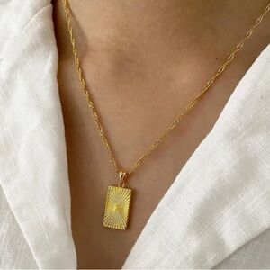 ⭐️ New 18k Gold Plated Square or Circle Layering Necklace